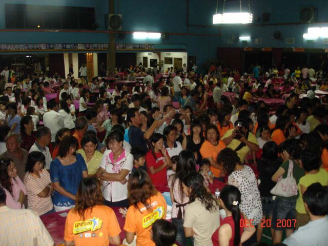 Suasana meriah menyambut pesta Tang Yuan di Dewan Seberguna Pkg Juru pada 20 Dis. 2007.